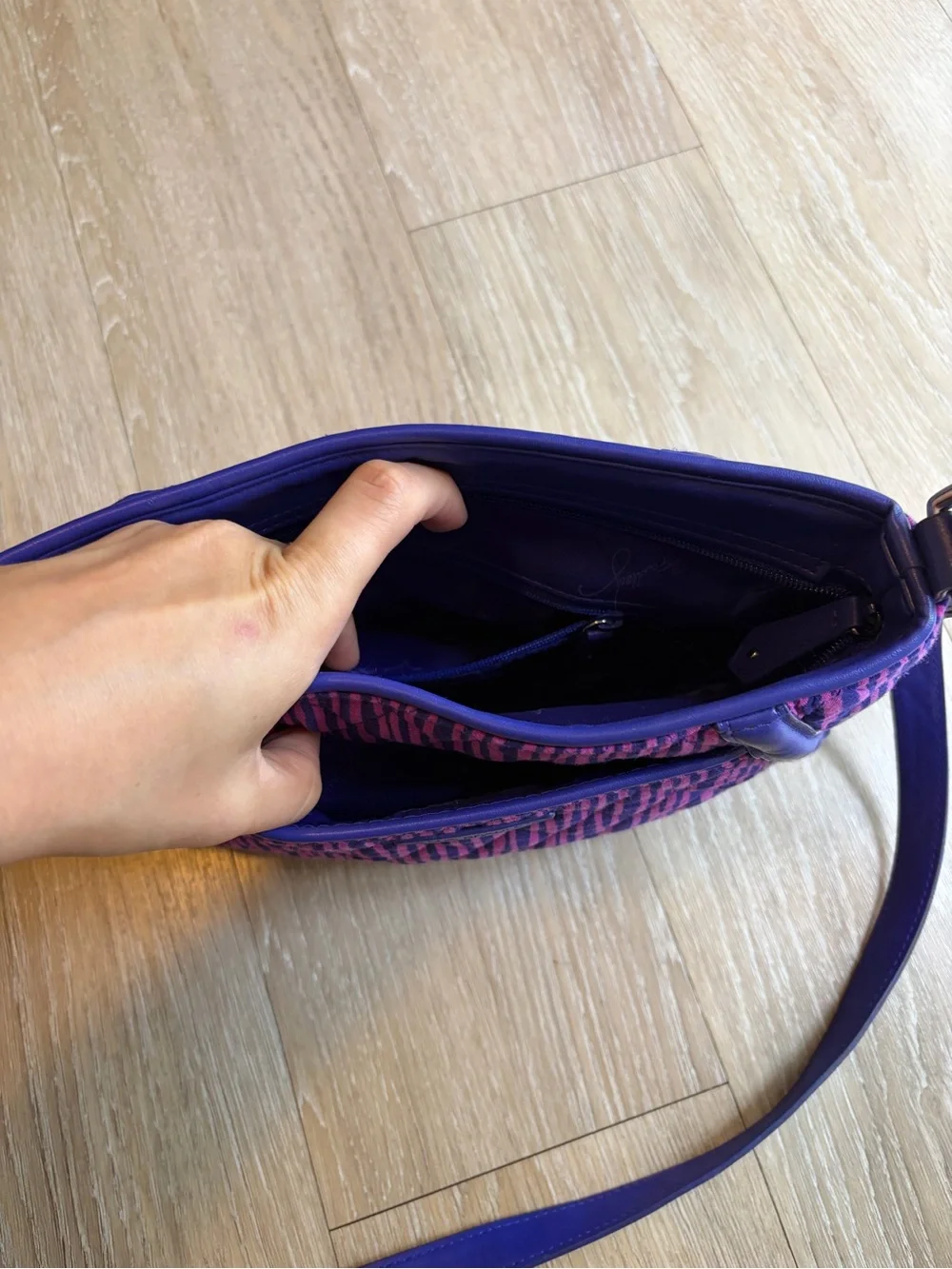 Vera Bradley Trimmed Trapeze Pink & Purple Striped Patterned Shoulder Bag